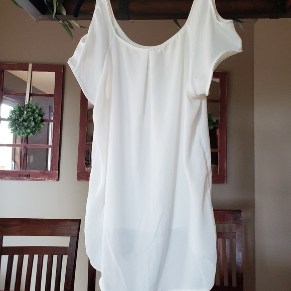 White Hi-Lo Cold Shoulder top - Picture 2 of 3